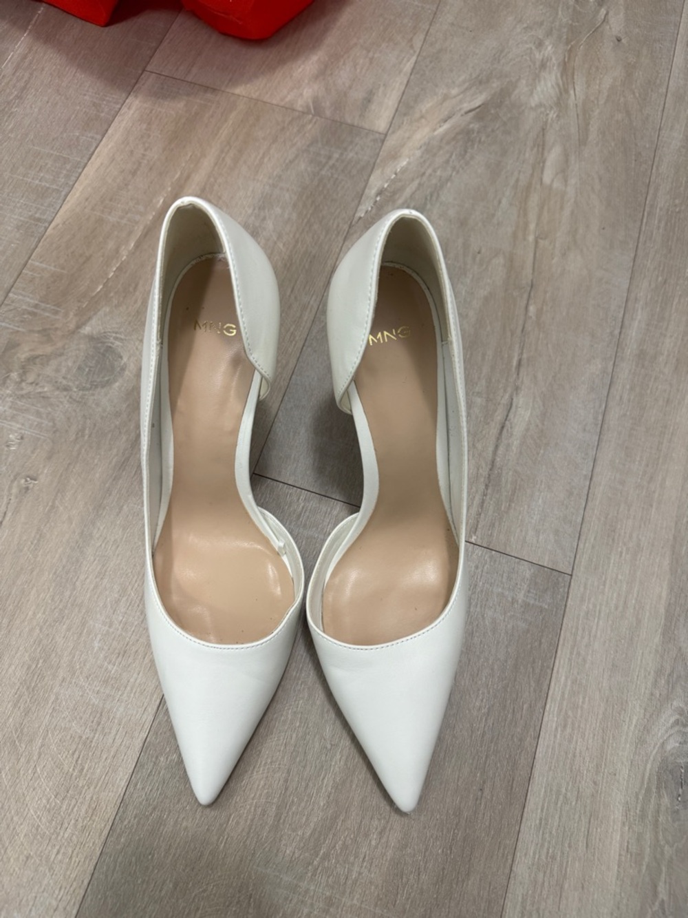White Pointed Toe Mango pumps